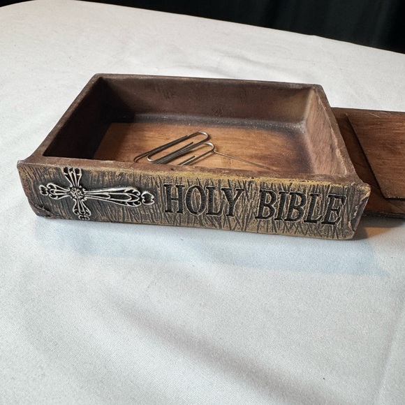 Vintage Holy Bible Trinket Box Religious Jewelry Keepsake Box Cross Lid - Picture 5 of 6